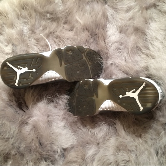 AIR JORDAN 9s RETRO - COOL GREYS - Picture 3 of 6